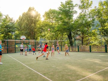 Rcn-val de cantobre-spelende-kinderen-sportterein