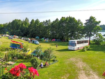View over the lakeside camping meadow