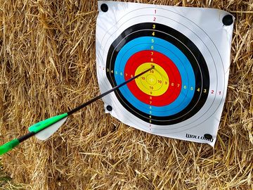 Hay-bale archery target