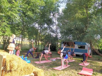 Yoga in de buitenlucht | Camping Suasa in Le Marche