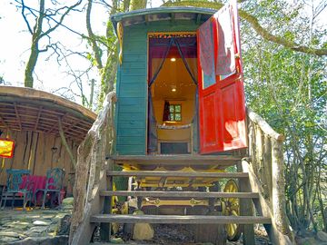 Self contained gypsy caravan with private outdoor covered bbq area
