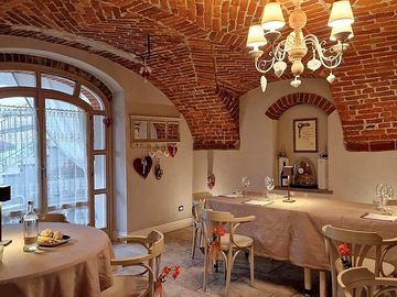 Restaurant with vaulted brick ceiling