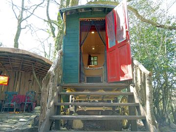 Self contained gypsy caravan with private outdoor covered bbq area