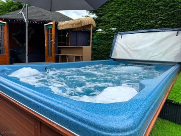 Hot tub, cabin and garden