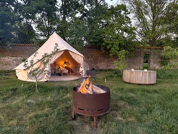 hottub and fire pitch included