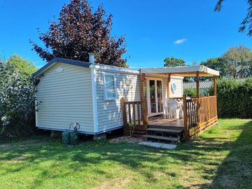 Emplacement du mobil-home et la terrasse