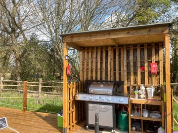 Outdoor kitchen