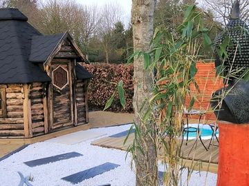 Themed microlodge