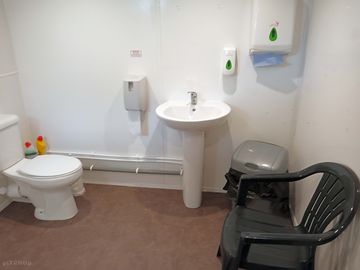 Toilet 1 - shower unit, toilet & wash basin