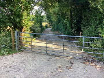 Entrance gate