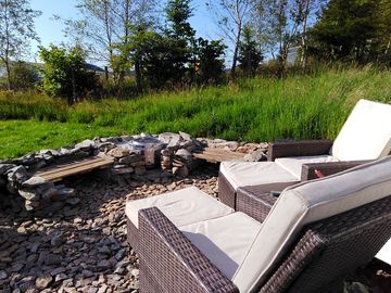 Reclining lounge furniture