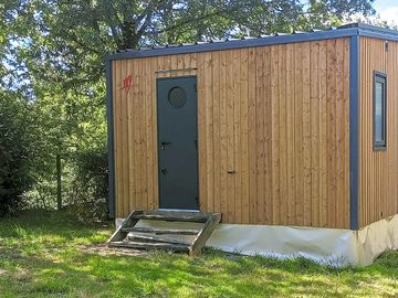 Private bathroom for each fully-serviced pitch