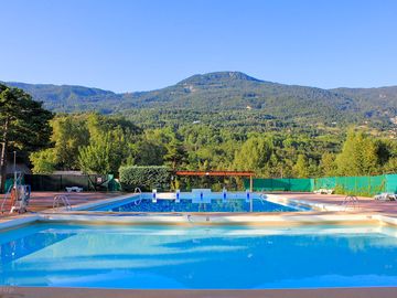 Next to the municipal swimming pool and paddling pool