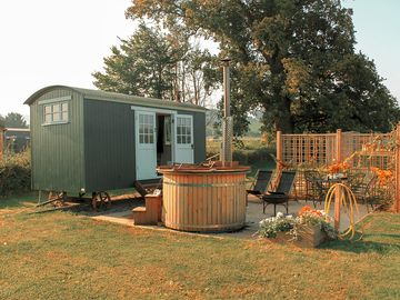 Exterior shepherds hut 2