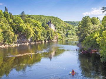 Take a kayak trip on the dordogne