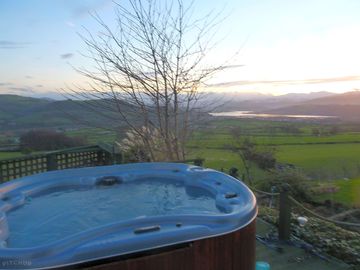 The hot tub is the ideal spot to relax at the end of the day