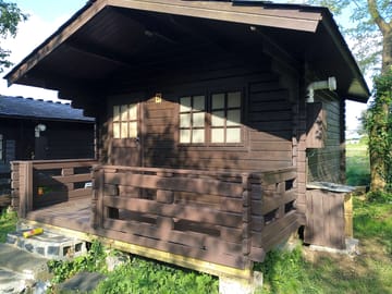 Cosy wooden lodge