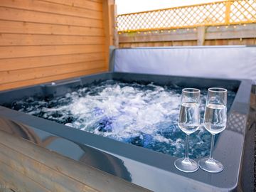 Buttercup lodge hot tub