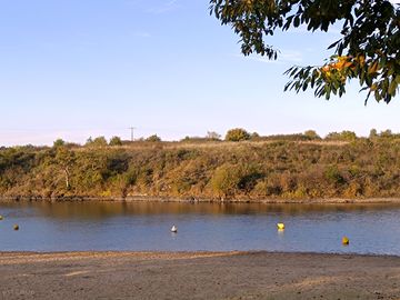 Swim in the étang de saint-blaise near the site
