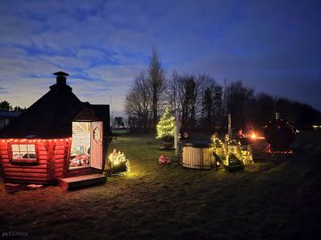 Barbecue cabin and hot tubs
