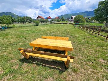 Picnic table