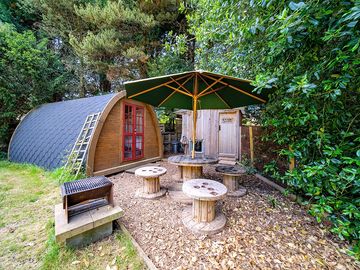 The Red Pheasant pod sleeps 4 people. It has a private Scrub Shack and outside area.