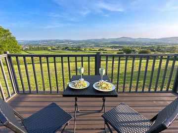 Table and chairs provided with excellent view
