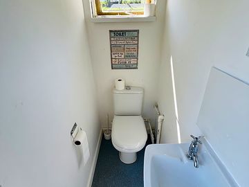 Single toilet