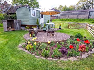 Robins Nest with garden.