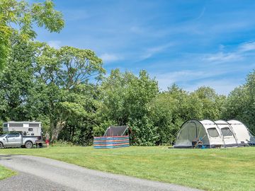 Electric tent pitches