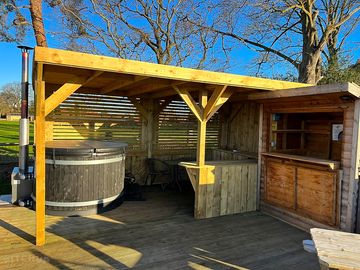 Deluxe Yurt - Hot Tub and Outdoor Kitchen