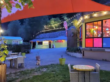 Snack bar by night