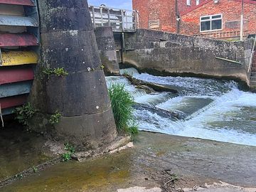 Weir and platform for fishing