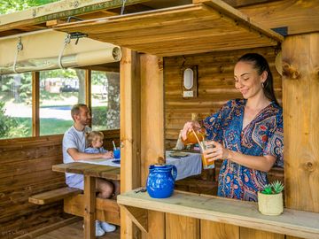 Freecamp super premium, sanitaire individuel et cuisine