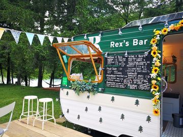 Rex's bar: drinks, breakfast and coffee