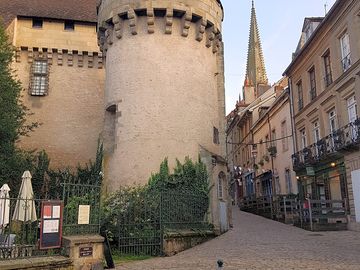 The historic centre of autun, 20 minutes' drive away