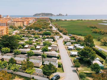 Vista aérea del camping en la costa brava
