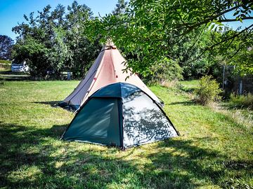 Non-electric grass tent or trailer tent pitch