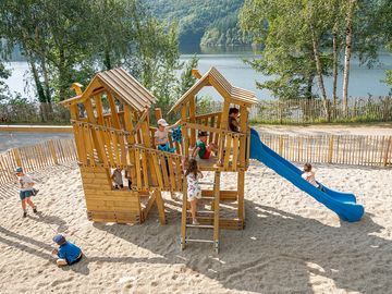 Camping sunêlia la source aire de jeux