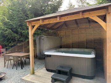 Safari tent hot tub
