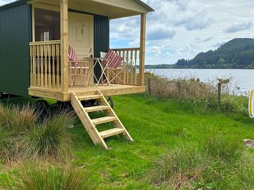Lochside shepherd's hut