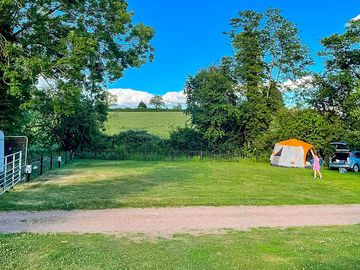 Lovely campsite for short stay ,m50 traffic could be heard but didn't spoil our stay