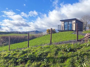 Hilltop lodge with stunning hill views