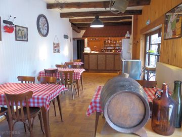 Bar-restaurant serving local dishes