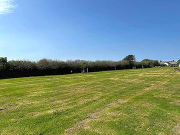 Electric gravel and earth pitch