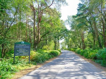 Welcome sign at roundhill