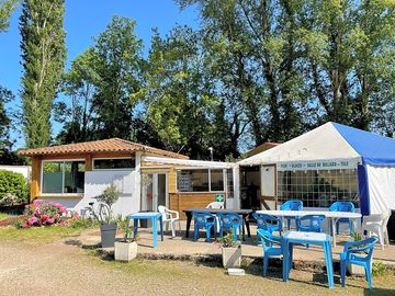 Snack bar