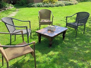 Guest garden furnished garden