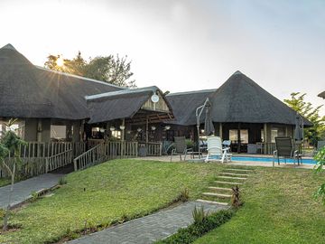Restaurant and pool area