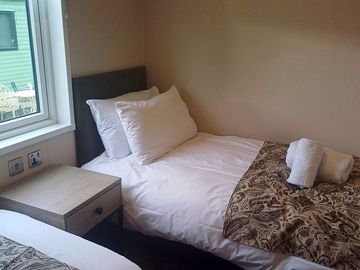 Twin Bedroom - Superior Holiday Home
